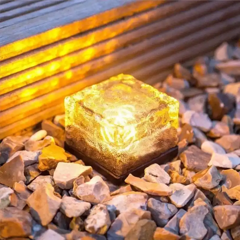 Éclairage extérieur solaire cube autonomie 8h