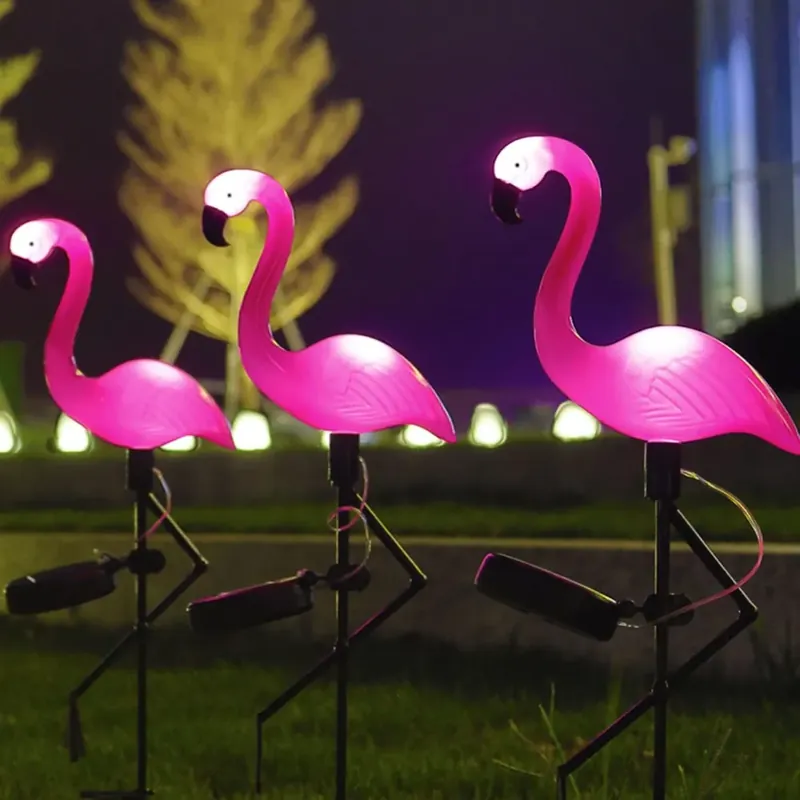 Figurine solaire flamant rose
