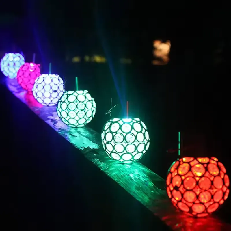 Éclairage extérieur solaire boule à suspendre