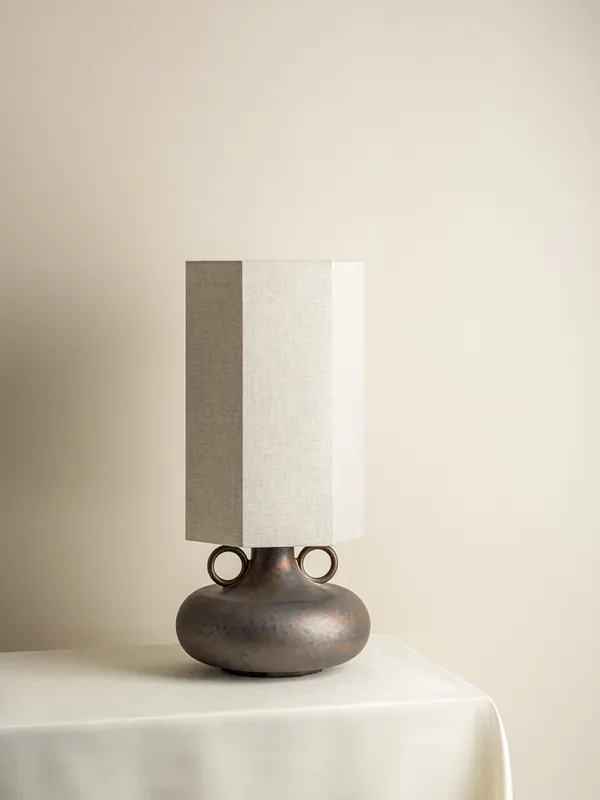 Grove lampe de table en bronze céramique et lin
