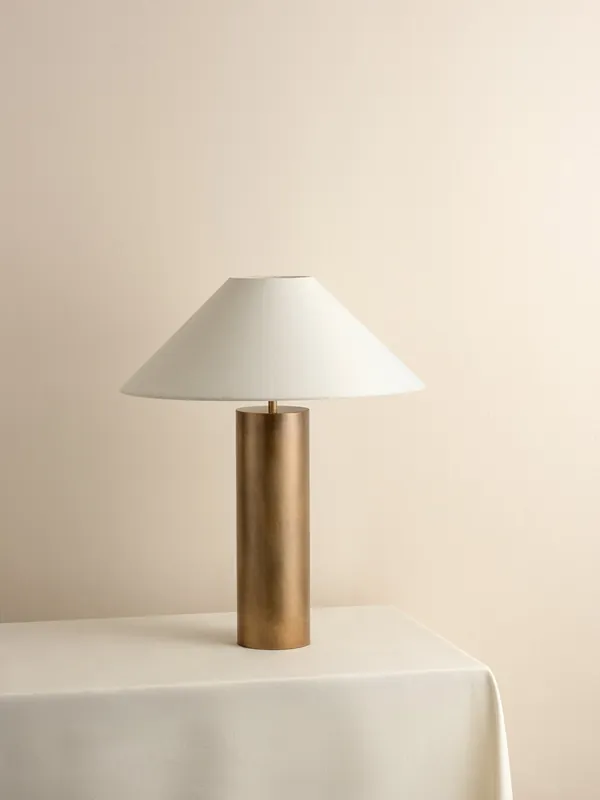 Kael Moderne Tischlampe aus Metall