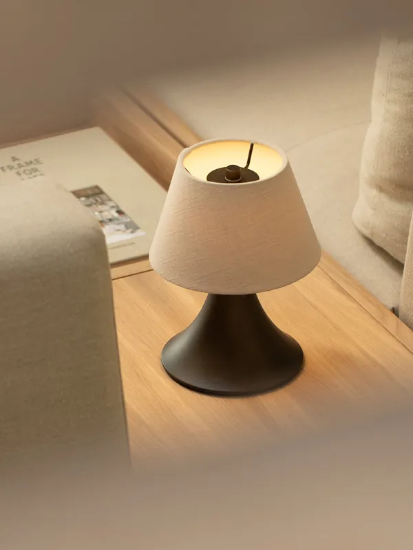 Harper Moderne Tischlampe aus Metall