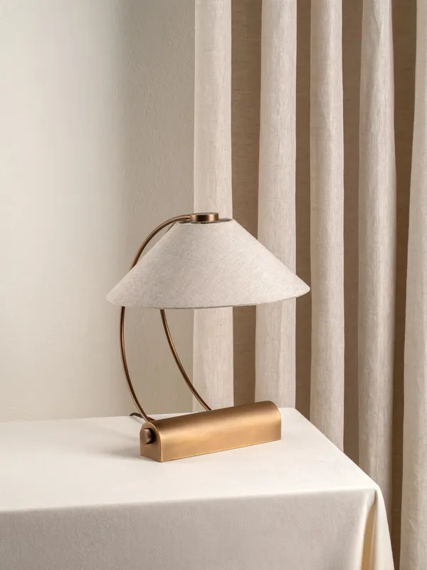 Finna Moderne Tischlampe aus Stoff