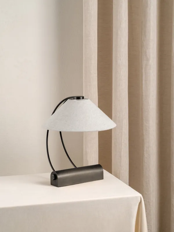 Clarke Moderne Tischlampe aus Stoff