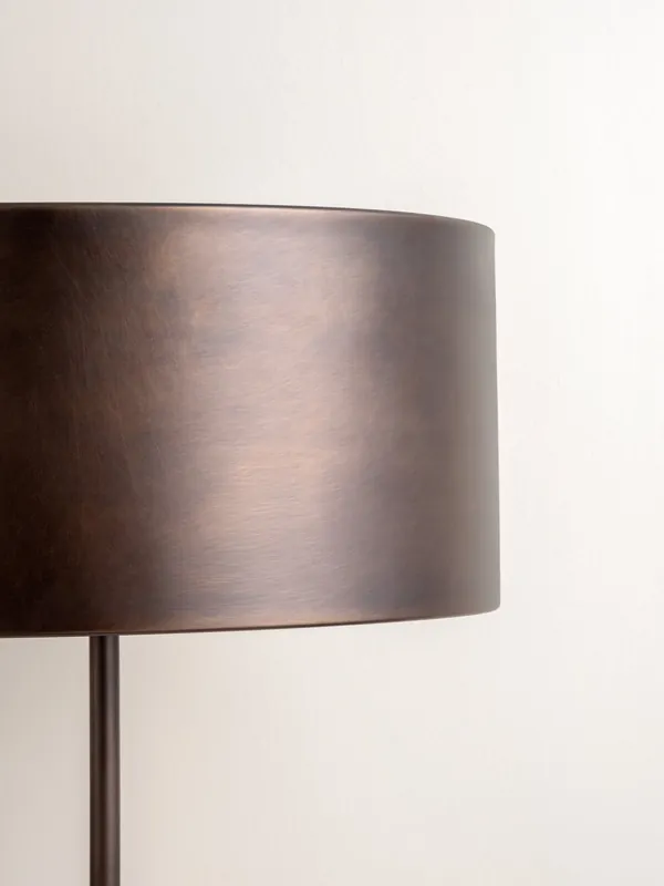Carter Minimalistische Tischlampe aus Metall