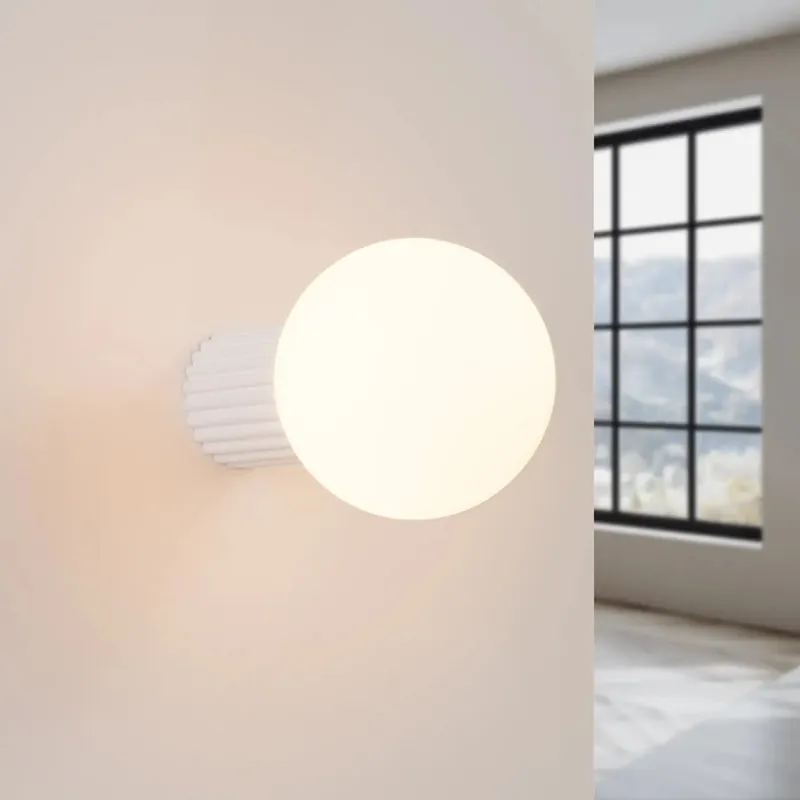 HALO wall light, white, IP44
