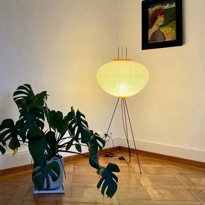 Street lamp | CHLOE