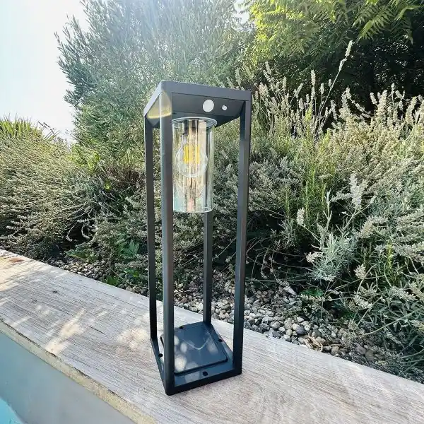 Borne solaire MONTFORT Equi 40W Détecteur de Présence 3 Modes