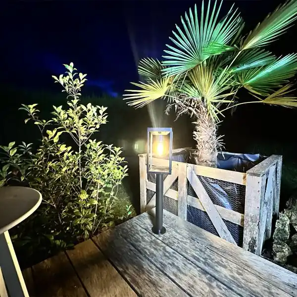 Borne Solaire Castel 70cm – Charme Rétro & Technologie Solaire