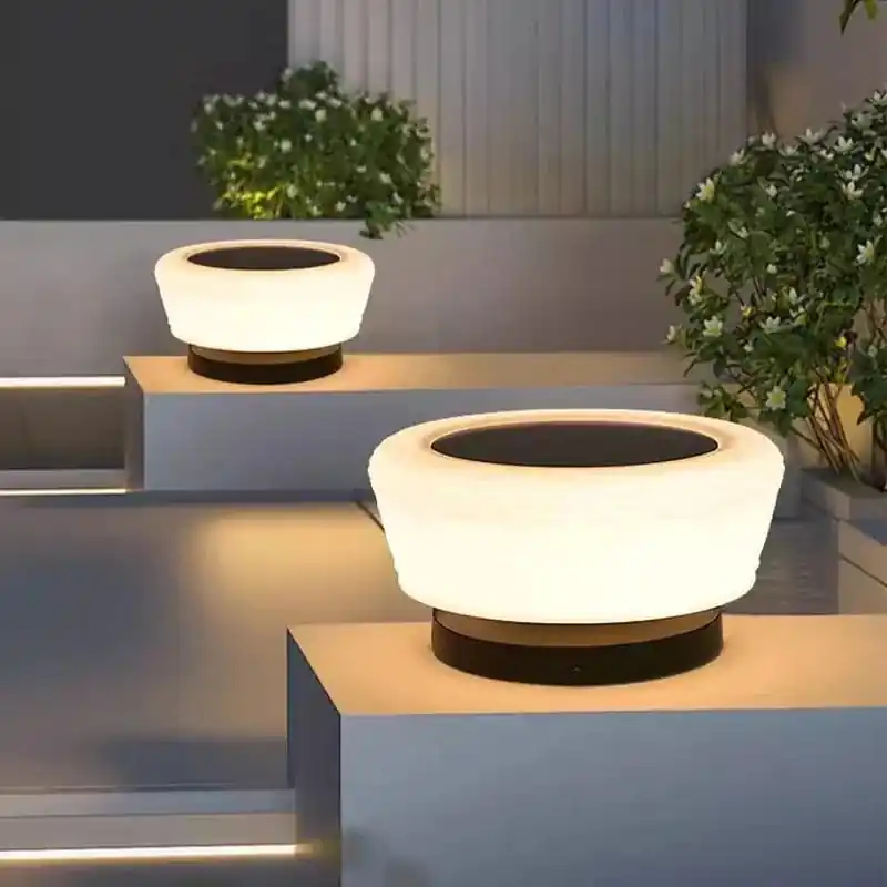 Lampes Solaires de Jardin Modernes pour une Villa Exquise