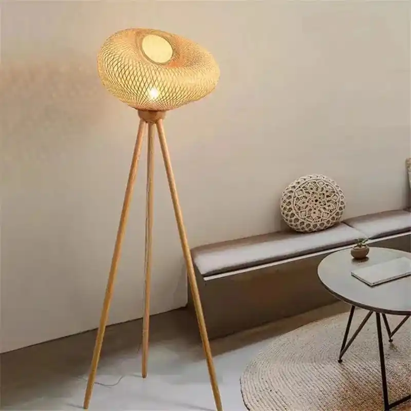 Lampadaire Vintage en bois et trépied