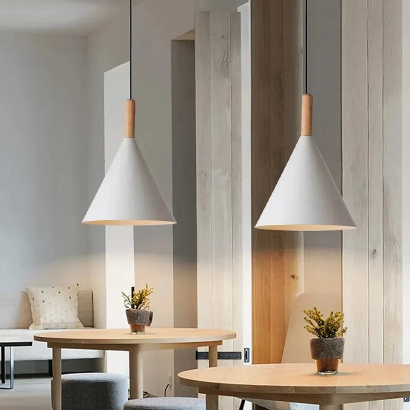 Suspension lumineuse en bois nordique moderne LED pour la décoration de la maison et la chambre