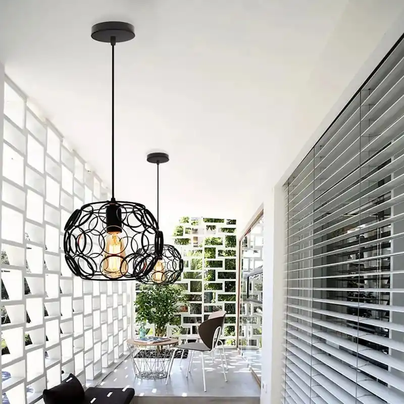Suspension industrielle en fer au design vintage