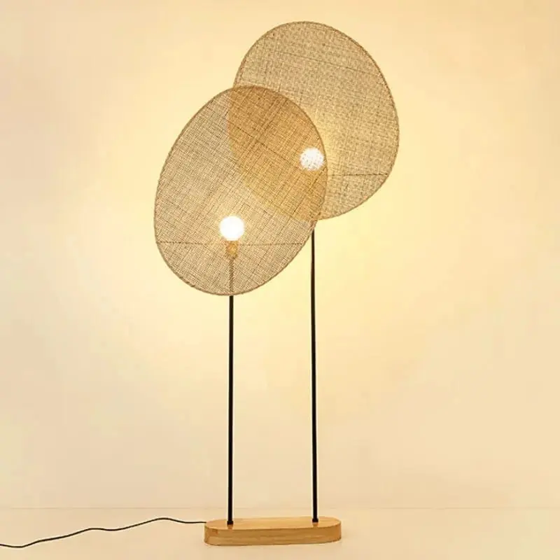 Lampadaire en rotin tissé
