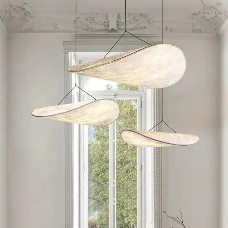 Suspension tendue Nordic LED en soie pour un éclairage minimaliste dans le salon ou la chambre à coucher.