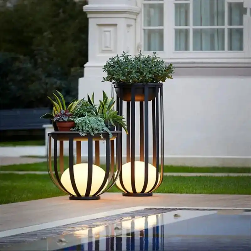 Lampadaire polyvalent pour l'intérieur et l'extérieur