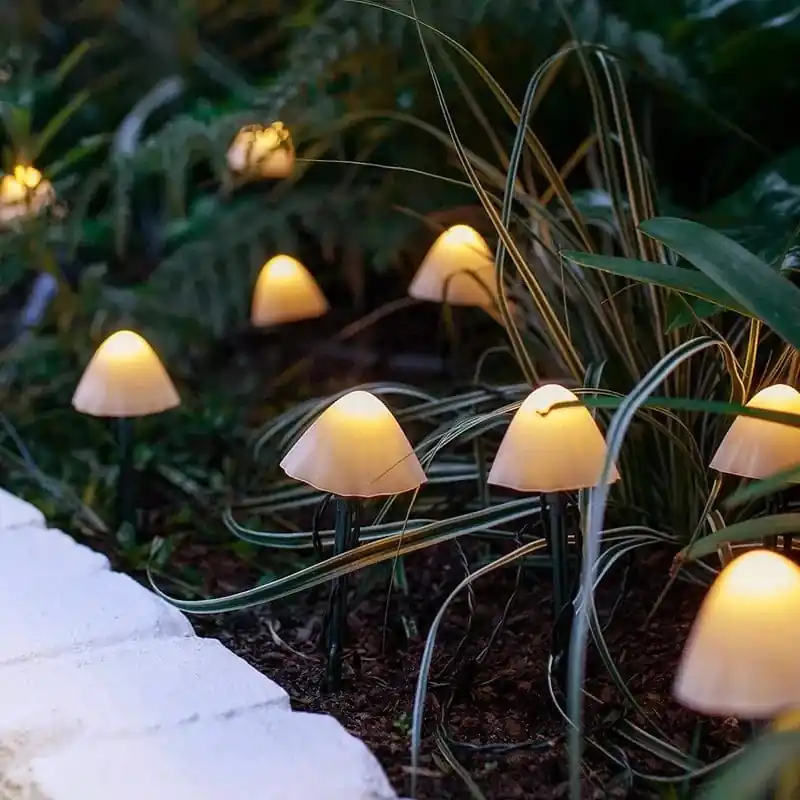 Lampe solaire MushroomLED™ : lampe d'extérieur sans fil IP65 pour illuminer votre jardin et décorer la terrasse