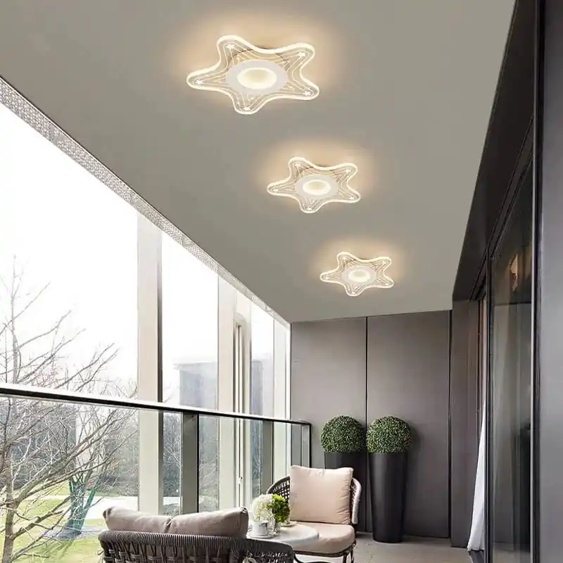 Plafond moderne à LEDs pour une ambiance contemporaine et lumineuse