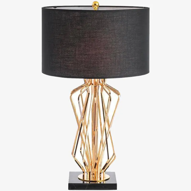 Lampe de chevet dorée et élégante.