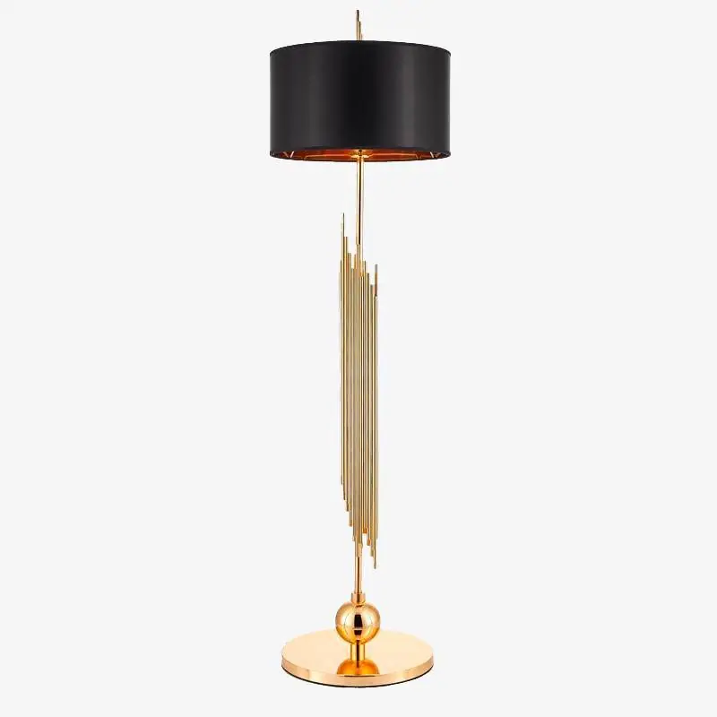 Lampadaire chic doré avec abat-jour noir rond