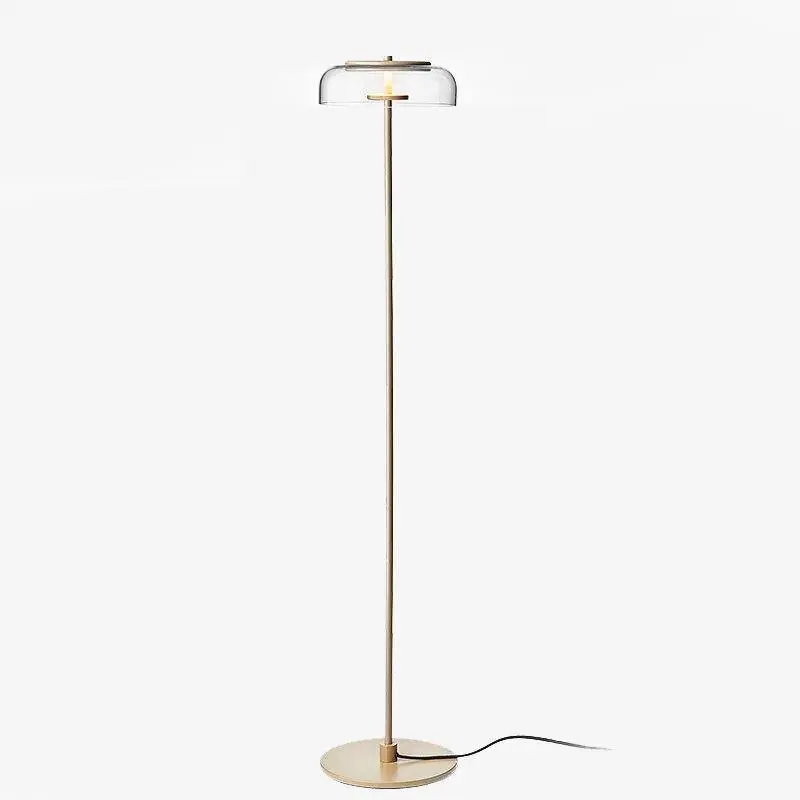 Lampadaire doré élégant avec abat-jour en verre incurvé