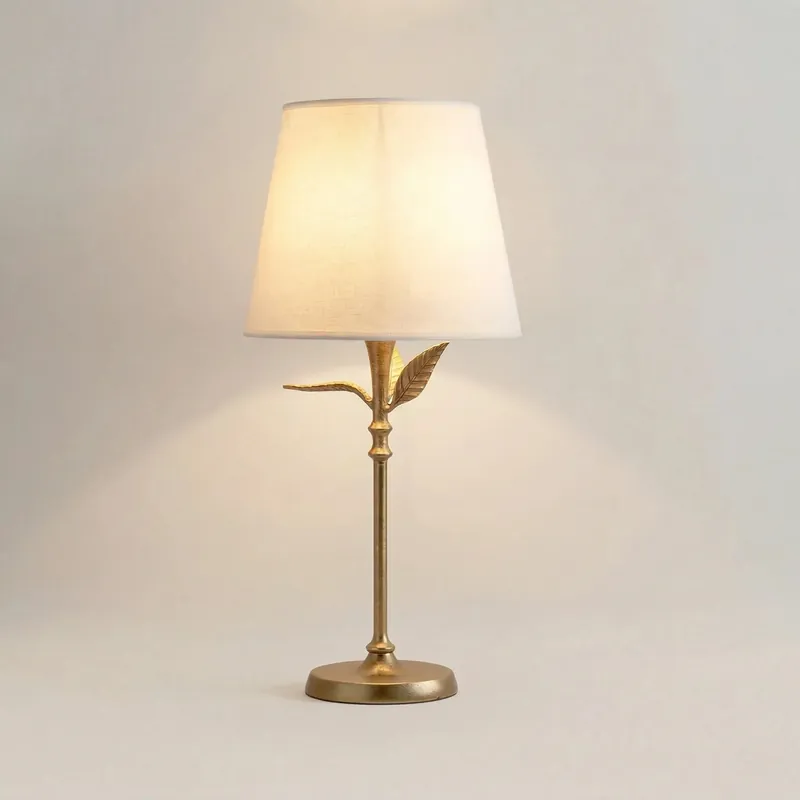 Lampe de table en fer forgé Clara rétro en laiton