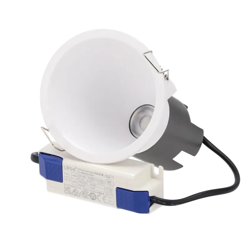 6-W-LED-Einbaustrahler, 90 lm/W, Lichtstreuung < 15, Farbwiedergabeindex (CRI) > 95, 2700 K, 50.000 h