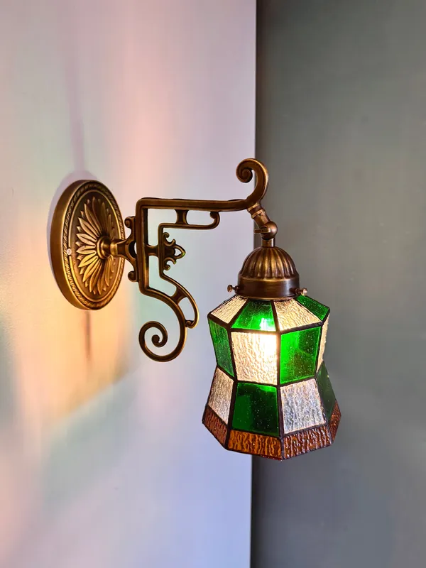 WELZ III Traditional Stained Glass Wall Sconce
