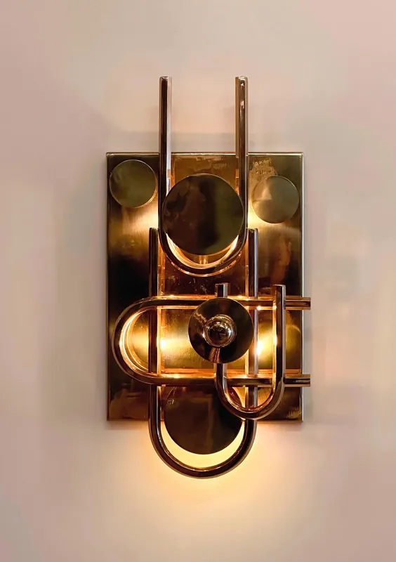 Escudo Royal Skulpturale Messing Wandlampe