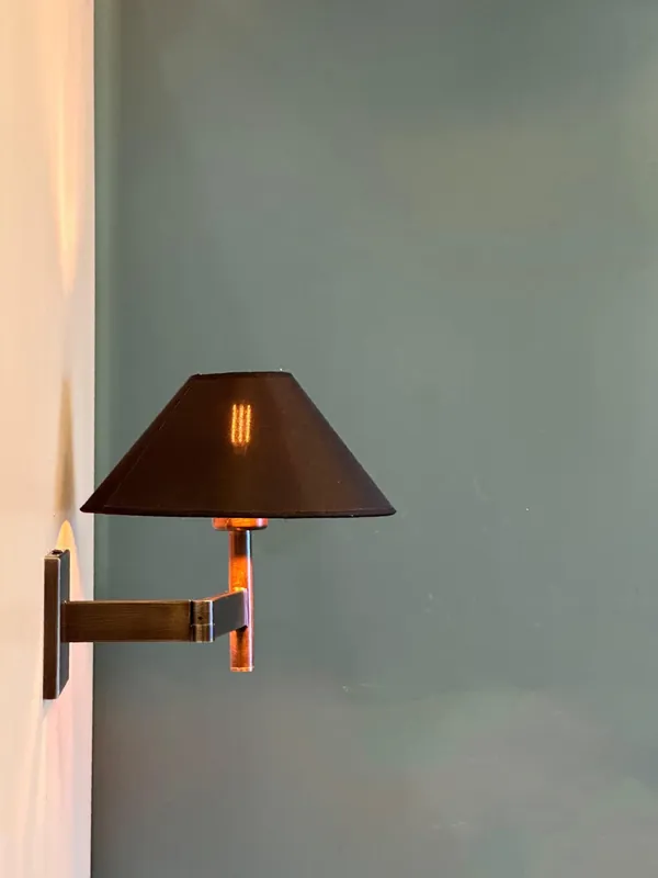 Aplique de pared con pantalla articulada MARSALA