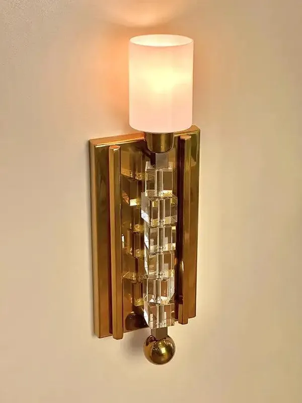 Aplique de pared con pantalla de latón Tortona, iluminación de estilo moderno de mediados de siglo