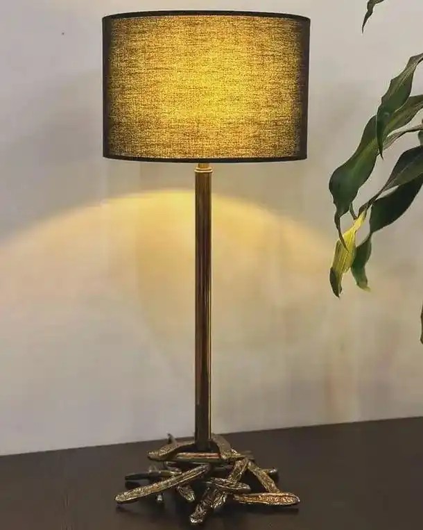 Lámpara de Mesa Algarobba - Lámpara de Mesa de Latón