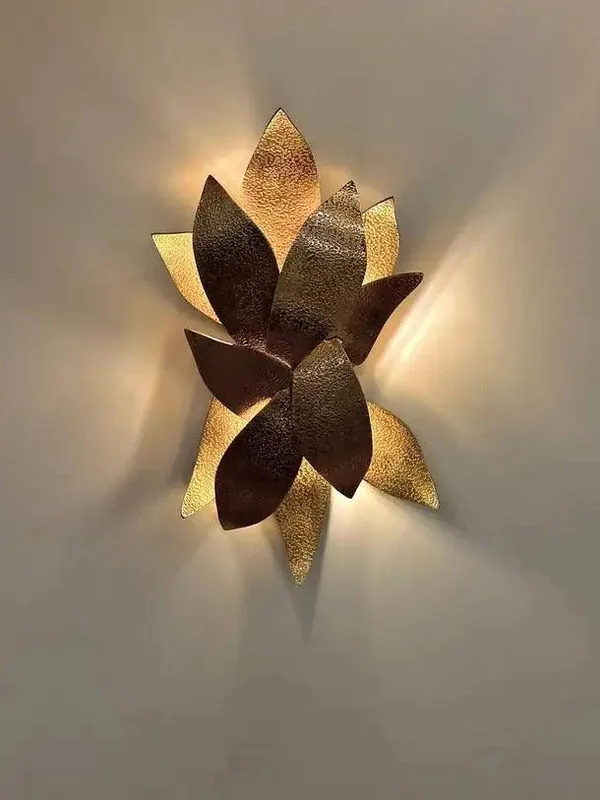Aplique de pared de bronce martillado Elosa