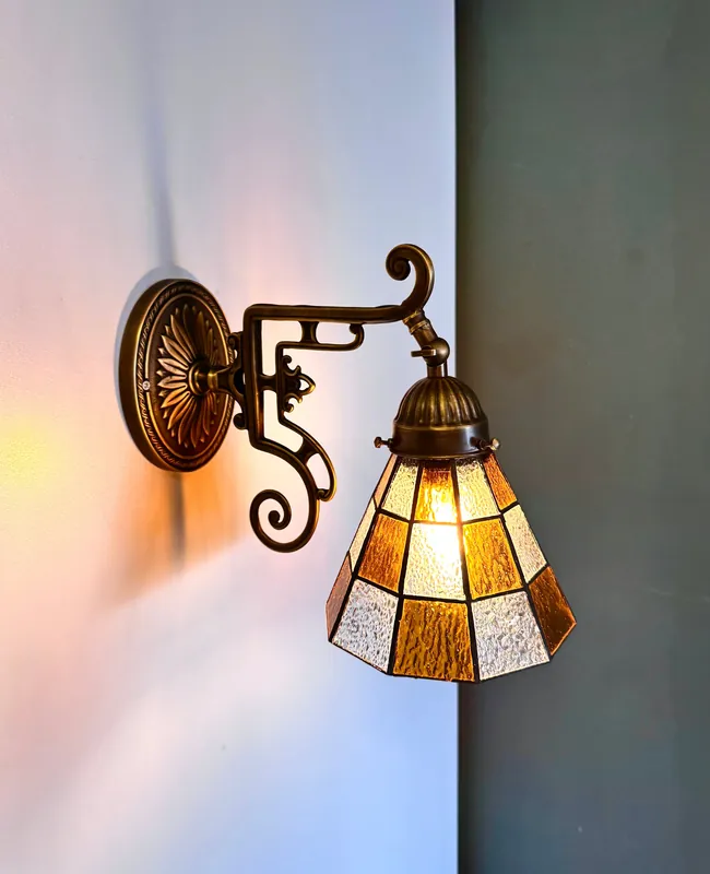 Aplique de Pared Tradicional de Latón CORUCHE - Fijación de Luz, Iluminación de Pared, Luz de Pared, Luz Clásica, Iluminación Victoriana, Aplique de Cerámica