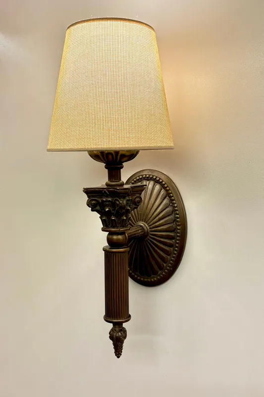 Aplique de Pared Tradicional de Latón CORUCHE - Fijación de Luz, Iluminación de Pared, Luz de Pared, Luz Clásica, Iluminación Victoriana, Aplique de Cerámica