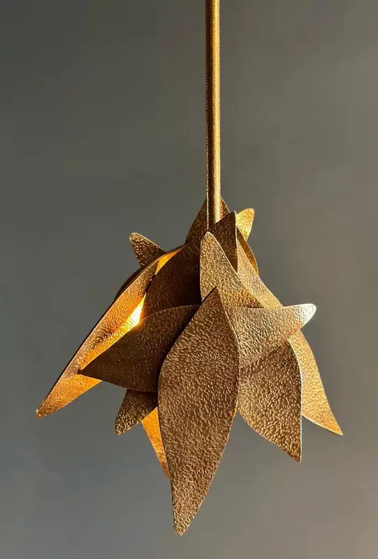 Elosa Pendant - Pendente in ottone martellato