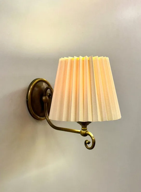 CORUCHE Applique in Ottone Tradizionale - Faretto, Illuminazione da Parete, Luce da Parete, Luce Classica, Illuminazione Vittoriana, Applique in Ceramica