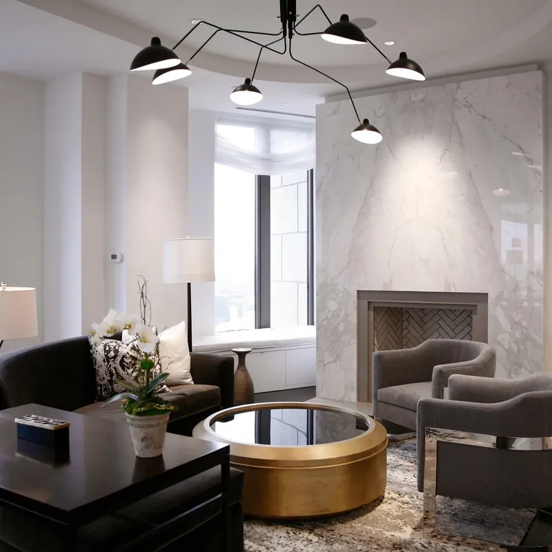 Elegant justerbar skulpturel loftslampe