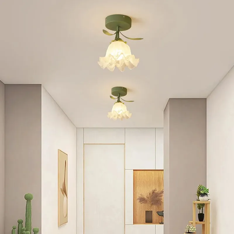 Blomsterlampe af farvet glas i fransk stil