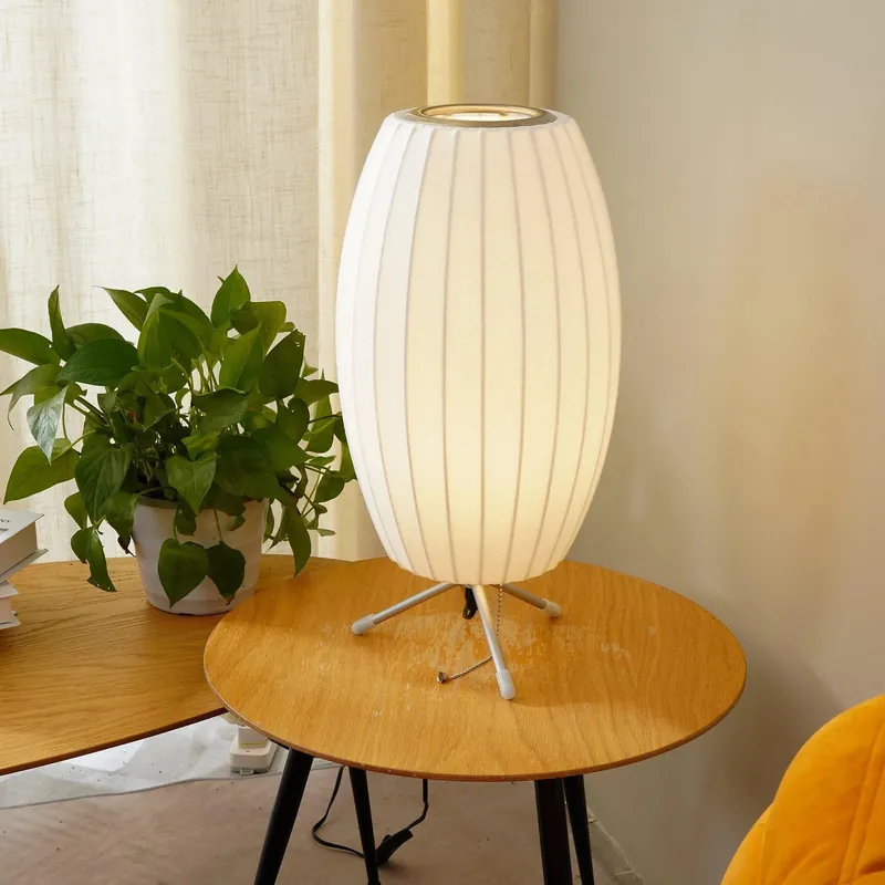 Klassisk oval imiteret silke bordlampe