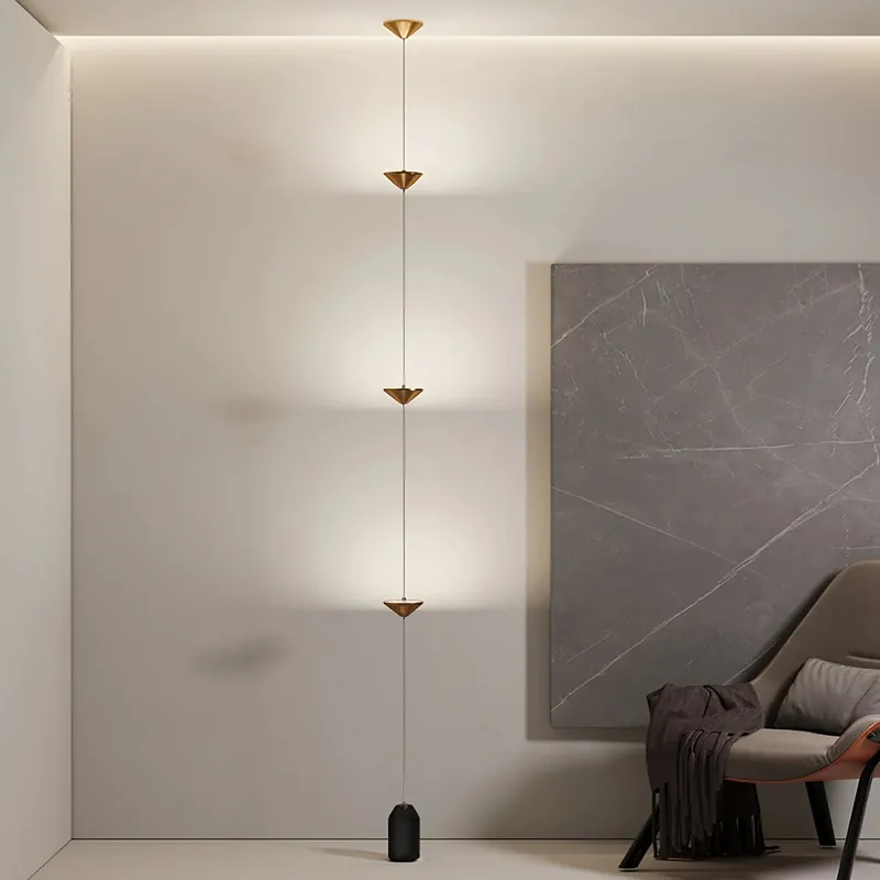 Moderne gulvlampe i konisk stål