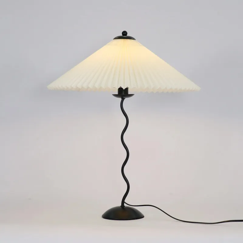 Classic Curva Metal Table Lamp
