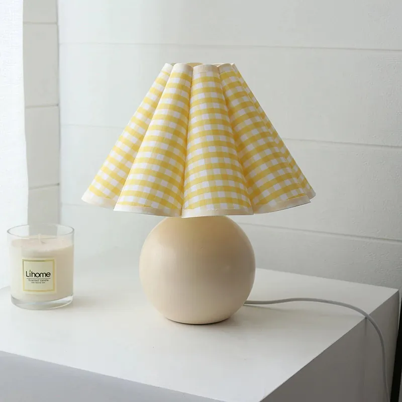 Classical Rounded Mushroom Fabric Table Lamp