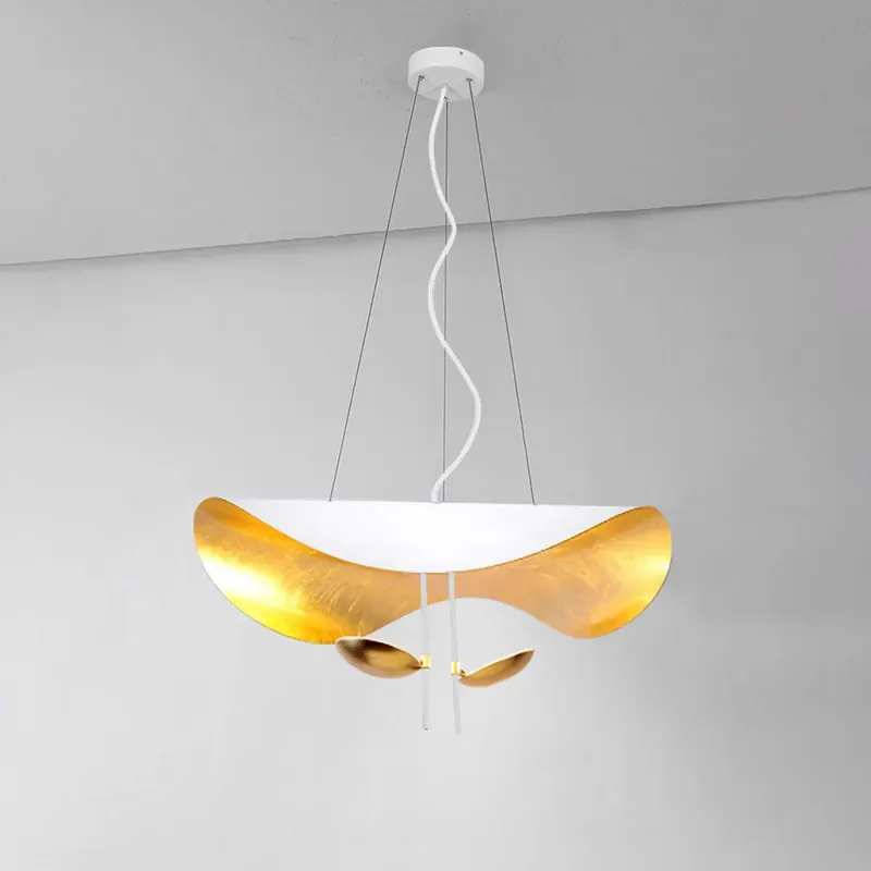 Lampe à suspension en métal courbe élégante