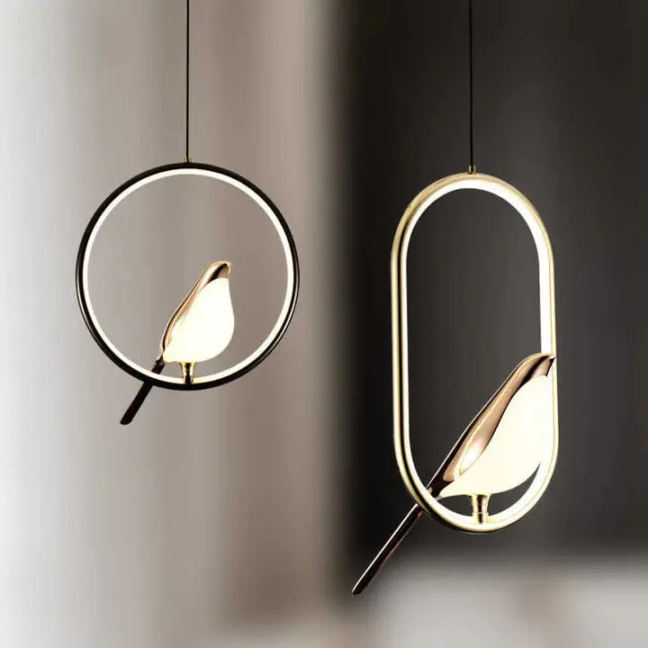 Moderne, schicke goldene Vogel-Pendelleuchte