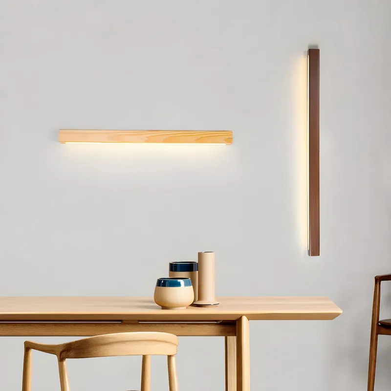 Arlo Zeitgenössische Wandleuchte aus Holz