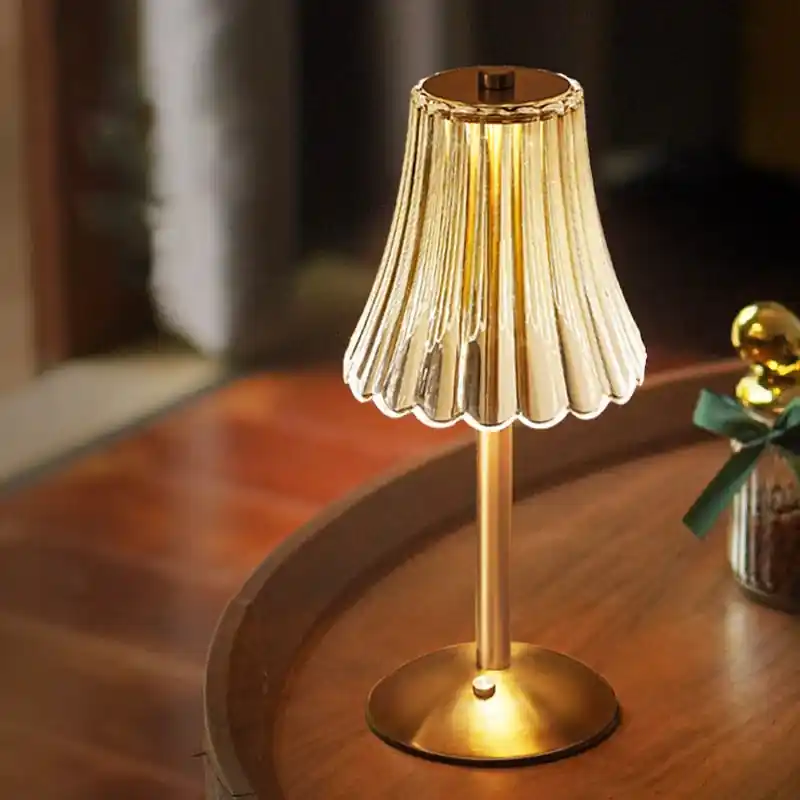 Lampada da tavolo minimalista nordica in cristallo dorato