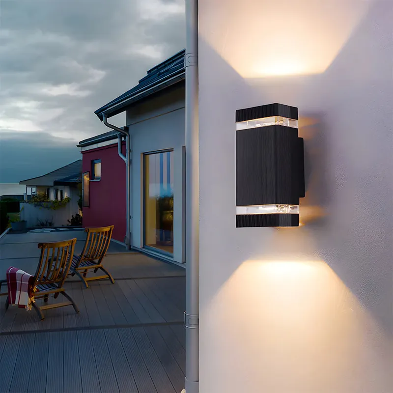 Lampada da parete per esterni moderna ed elegante