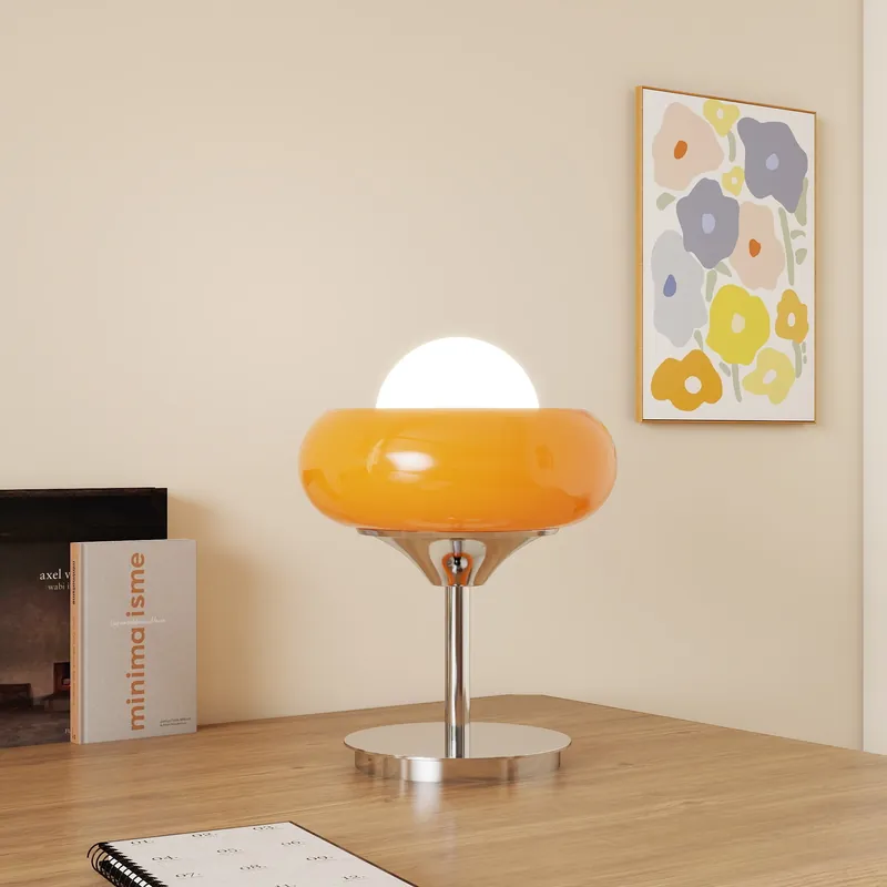 Lampada da tavolo a forma di uovo in stile vintage