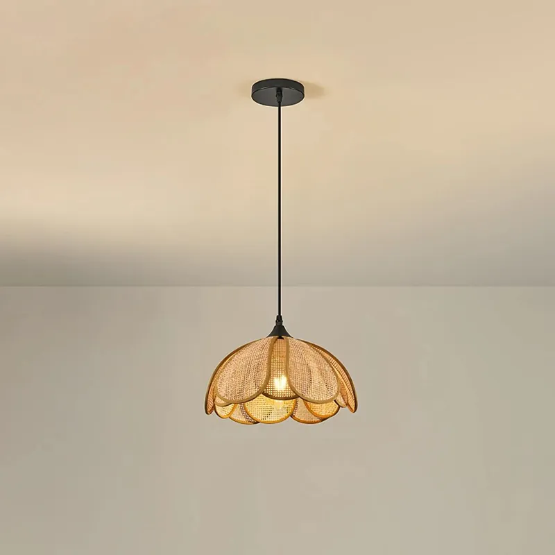 Lampada a sospensione in fiore di rattan